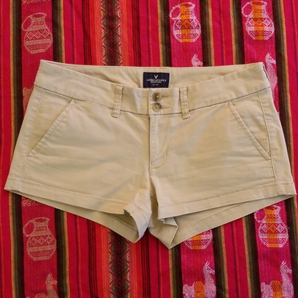 American Eagle "shortie, stretch" khaki shorts